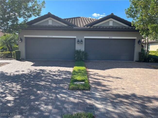 8217 Lucello Terrace W in Naples, FL - Building Photo - Building Photo