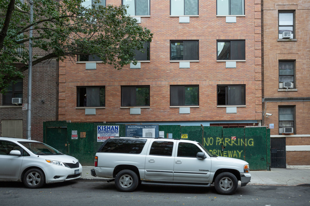 2116 Daly Ave in Bronx, NY - Building Photo