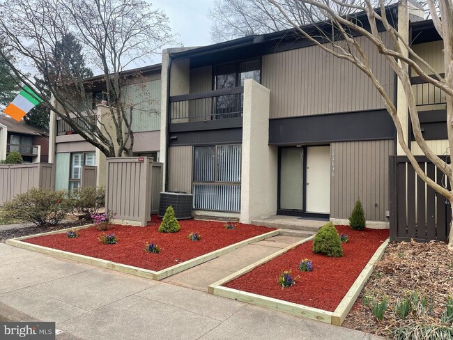 11636 Newbridge Ct in Reston, VA - Foto de edificio - Building Photo