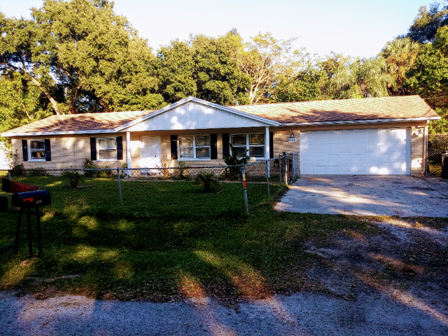 8824 W Millpoint Rd in Riverview, FL - Building Photo - Building Photo