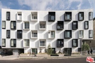 1038 S Mariposa Ave in Los Angeles, CA - Building Photo