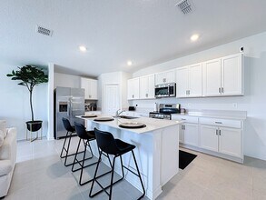 5023 Barnet Dr in Davenport, FL - Building Photo - Building Photo