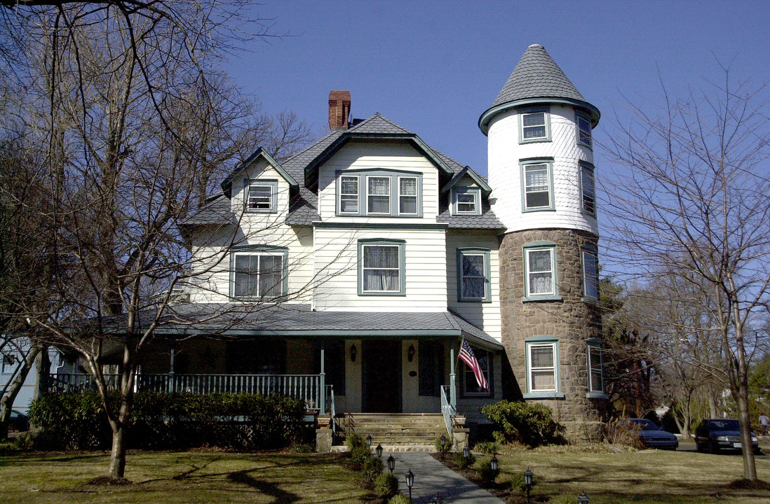 300 W Park Ave in Langhorne, PA - Building Photo