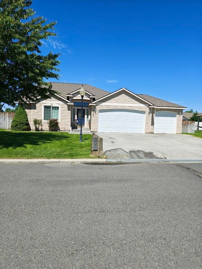 property at 9546 Vernal Ave SE
