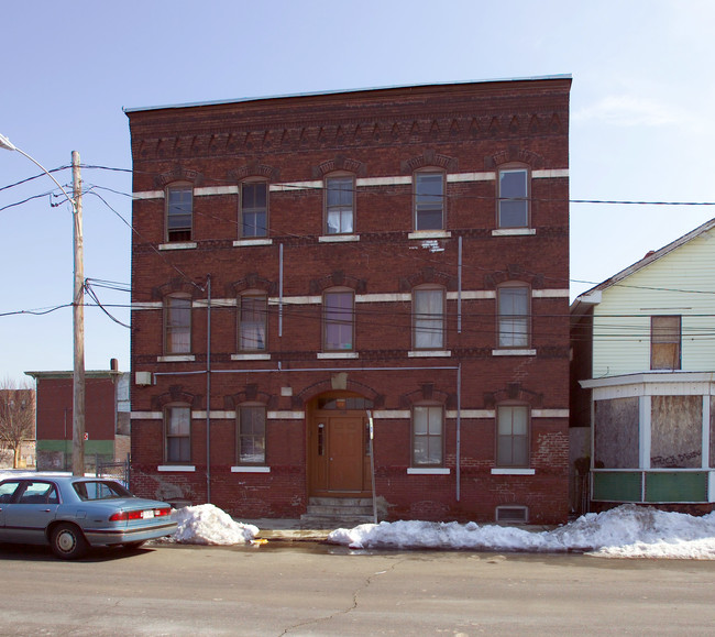 620 S East St in Holyoke, MA - Foto de edificio - Building Photo