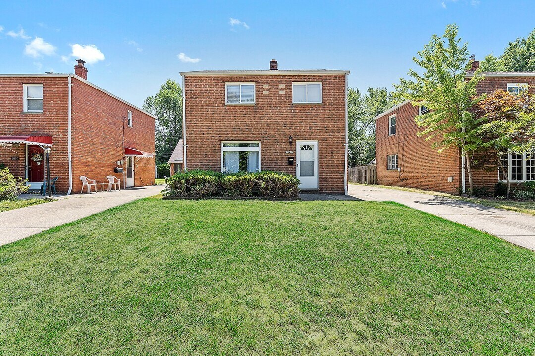 21130 Morris Ave in Euclid, OH - Building Photo