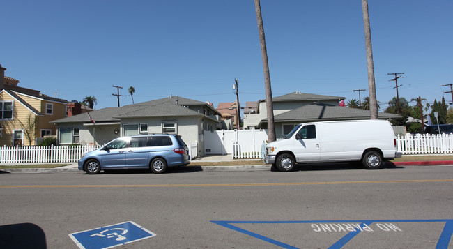 523-525 Pecan Ave in Huntington Beach, CA - Building Photo - Building Photo