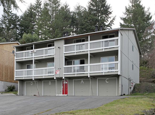 3925 S Mason Loop Rd in Tacoma, WA - Foto de edificio - Building Photo