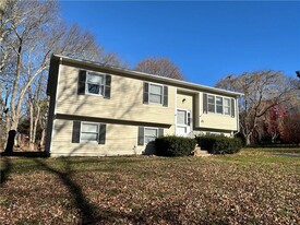 39 Old Pine Rd in Narragansett, RI - Foto de edificio - Building Photo