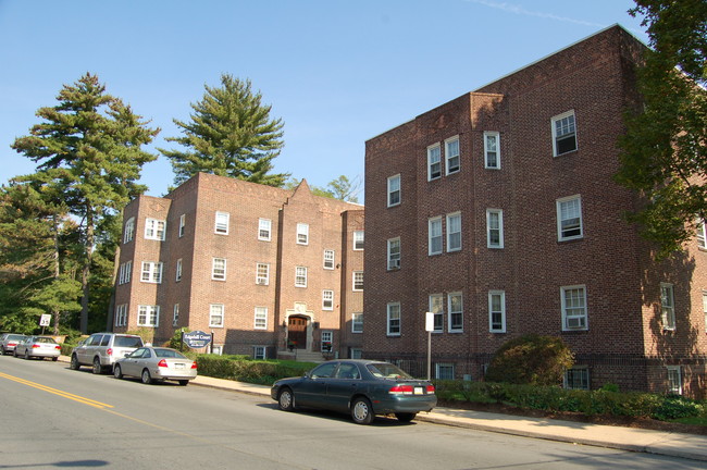 Edgehill Court Apartments photo'