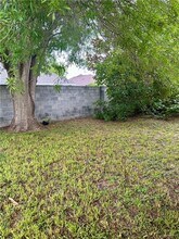 404 E Geranium Ave in McAllen, TX - Foto de edificio - Building Photo