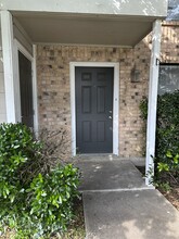 120 Regency Ave, Unit B in Victoria, TX - Foto de edificio - Building Photo