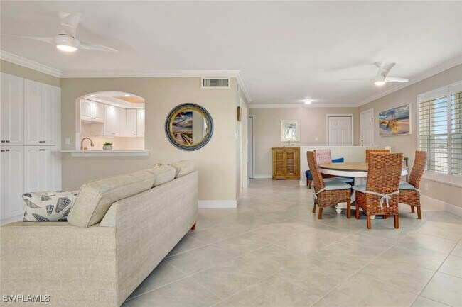 property at 2880 Gulf Shore Blvd N