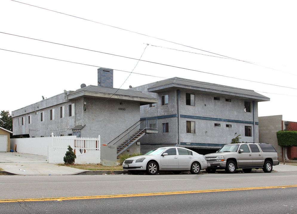 16930 S Vermont Ave in Gardena, CA - Building Photo