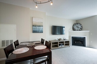 851 N Glebe Rd in Arlington, VA - Foto de edificio - Building Photo