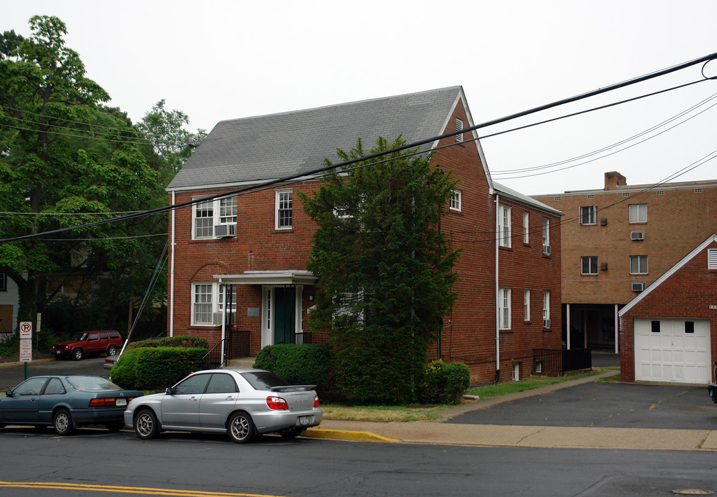 Woodland Apartments in Arlington, VA - Building Photo