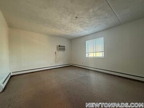 175 Adams St, Unit 40 in Newton, MA - Building Photo - Building Photo