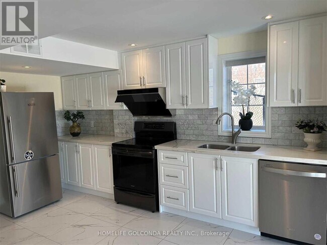 49 Roy Harper Ave in Aurora, ON - Building Photo - Building Photo