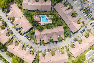 Costain Townhomes and Villas in Miami, FL - Foto de edificio - Building Photo