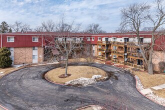 Linden Woods in Aurora, IL - Building Photo - Building Photo
