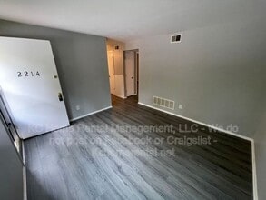 2214 NE 77th St in Gladstone, MO - Building Photo - Building Photo