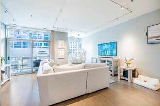 150 W Superior St in Chicago, IL - Building Photo - Building Photo