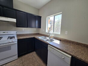 2142 Trebbiano Way in Las Vegas, NV - Building Photo - Building Photo