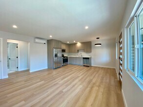 3207 W 3rd, #1 in Los Angeles, CA - Building Photo - Building Photo