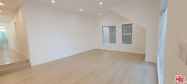 1237 S Sherbourne Dr in Los Angeles, CA - Building Photo - Building Photo