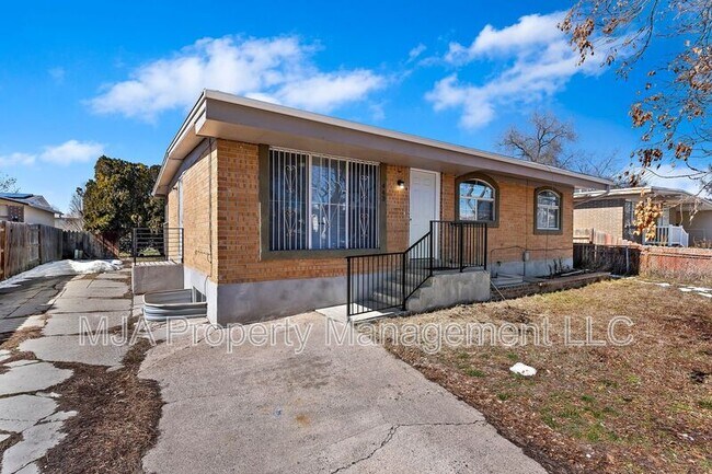 443 Dorothea Way in Salt Lake City, UT - Building Photo - Building Photo