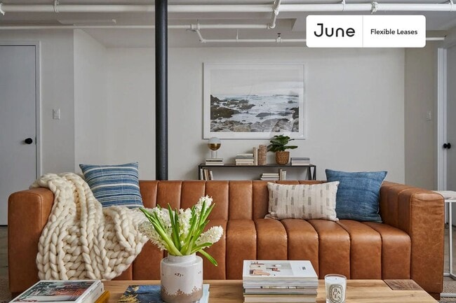 Spacious ROOM at The Grand House, Unit 13 in Brooklyn, NY - Foto de edificio - Building Photo