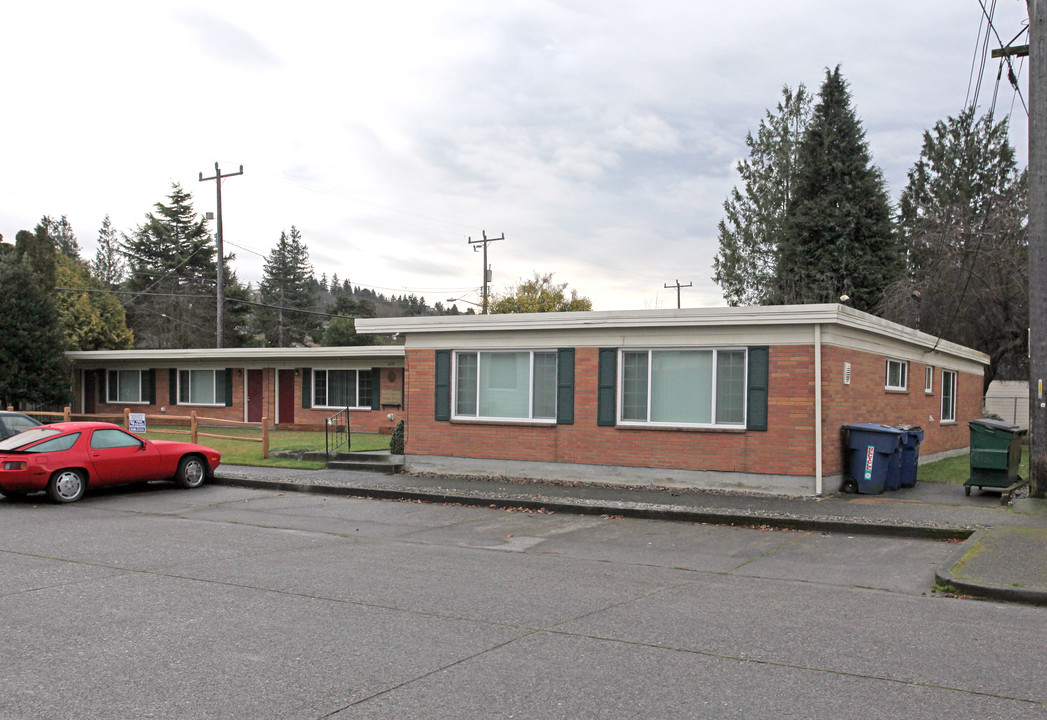 Corral Court Apartments in Seattle, WA - Building Photo