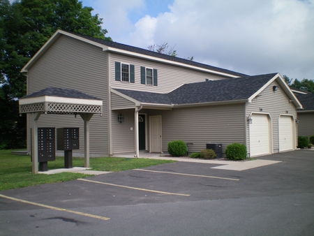 Foxwood Townhouse Apartments in Rome, NY - Building Photo