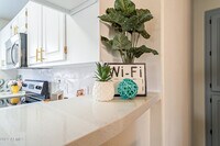 600 Grove Pky photo'