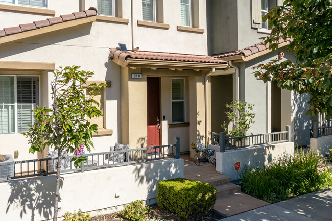 Burbank St in Hayward, CA - Foto de edificio - Building Photo