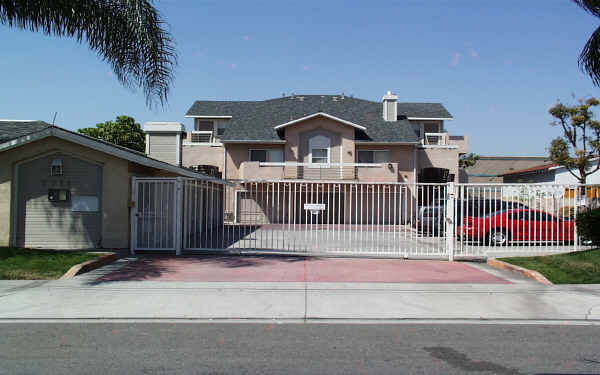 Franklin Apartments in Buena Park, CA - Building Photo - Building Photo