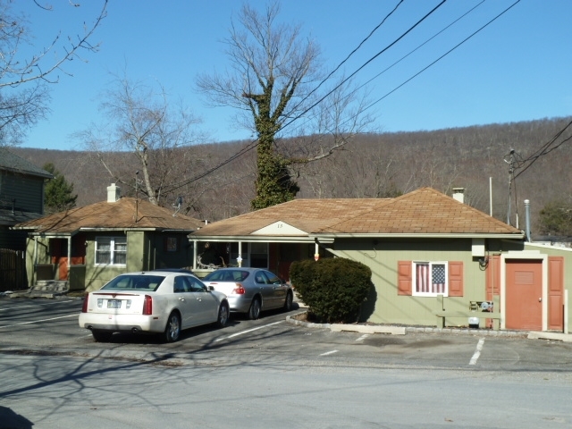 13 Shore Dr in Greenwood Lake, NY - Building Photo