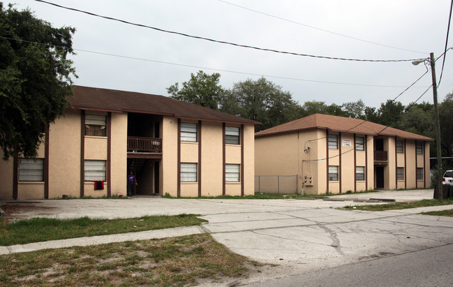 14303-14305 N 18th St in Tampa, FL - Building Photo - Building Photo