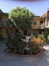 7325 Sepulveda Blvd in Los Angeles, CA - Building Photo - Building Photo