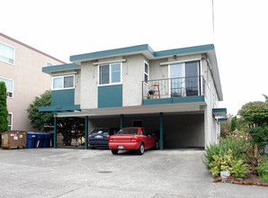 5-unit Apt + Non-conforming Unit in Seattle, WA - Building Photo - Building Photo