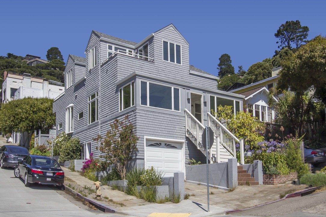 301 4th St in Sausalito, CA - Building Photo