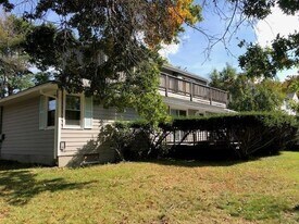 15 Evelyn Dr in Bristol, RI - Building Photo