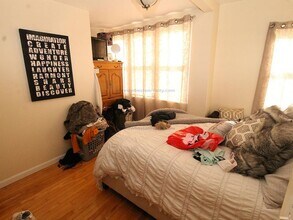 11 Henshaw St, Unit 1 in Boston, MA - Foto de edificio - Building Photo