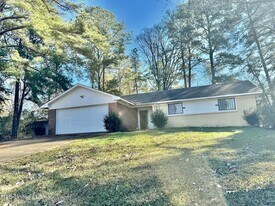 123 Fairoaks Dr in Jackson, MS - Building Photo