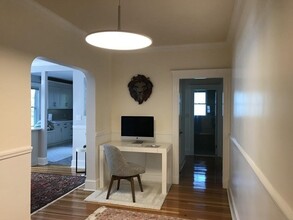 237 Winchester St in Brookline, MA - Building Photo - Building Photo