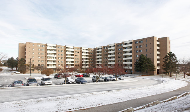 Cranbrook Senior Tower in Ann Arbor, MI - Foto de edificio - Building Photo