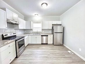 677 Smith St SW in Atlanta, GA - Foto de edificio - Building Photo