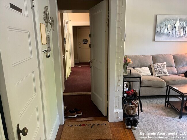 1581 Beacon St, Unit 1 in Brookline, MA - Building Photo - Building Photo