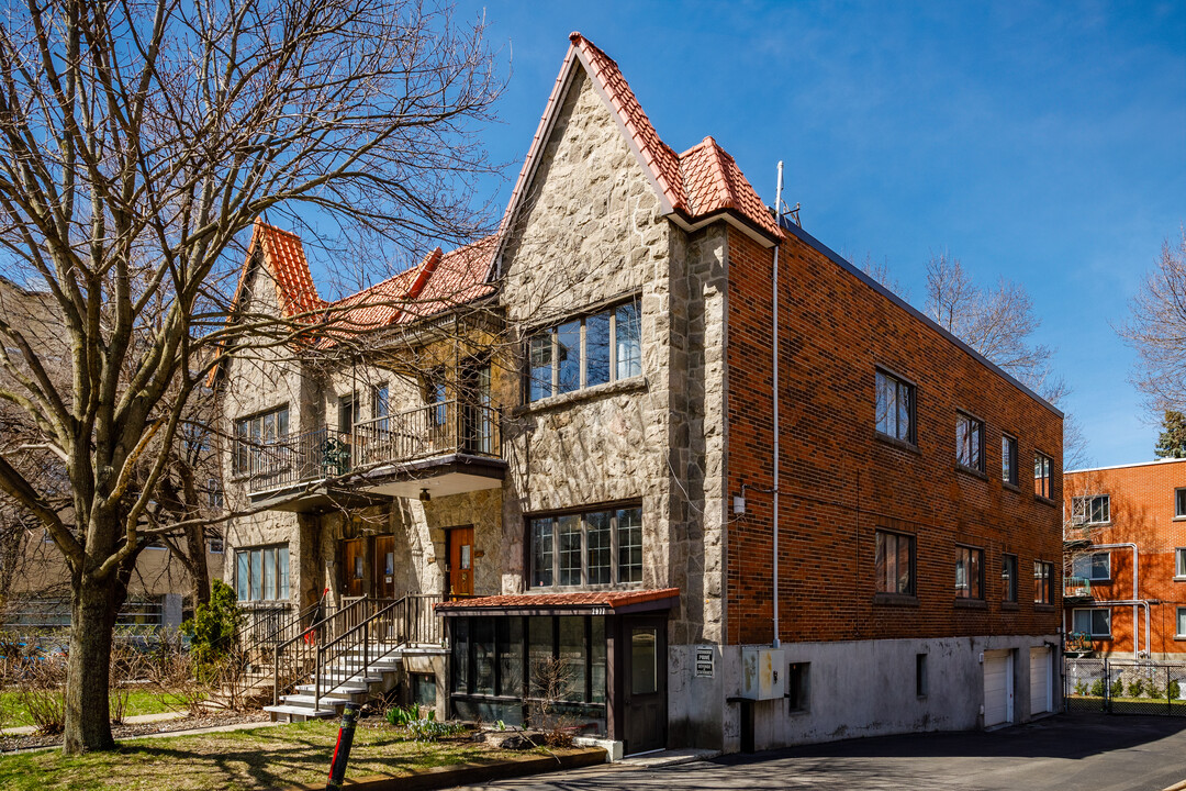 2977 De La Côte Sainte Catherine Ch in Montréal, QC - Building Photo