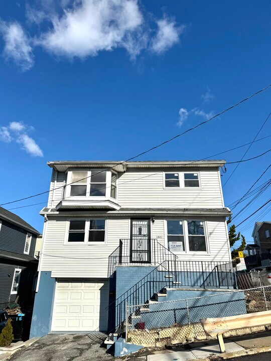 1500 70th St in North Bergen, NJ - Building Photo